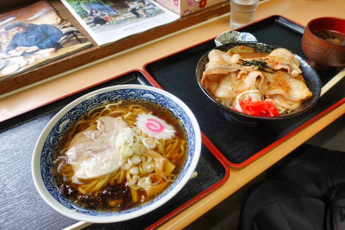 やもーどや(山人家)立食処